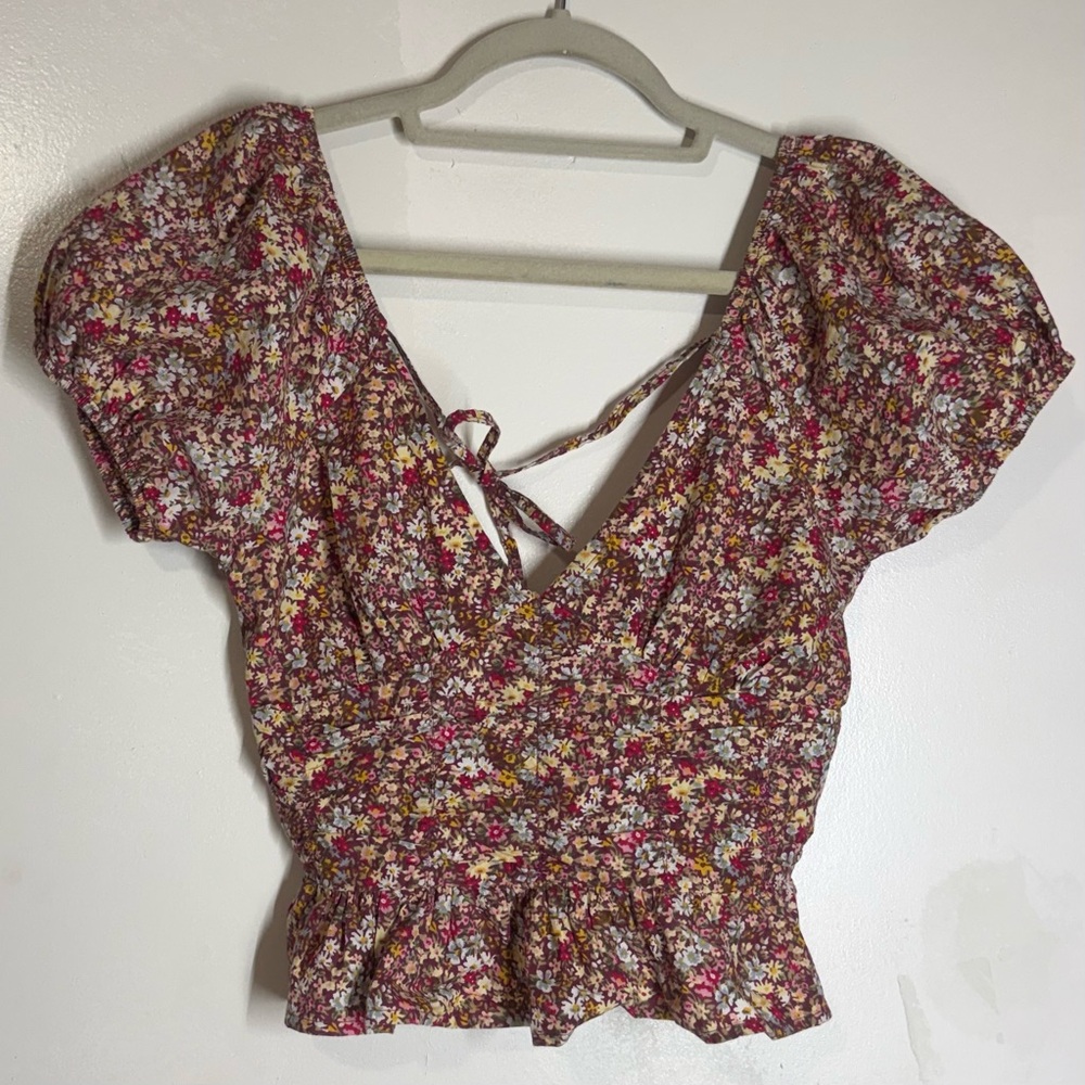 Sim & Sam Floral Daisy Short Puff Sleeve Crop